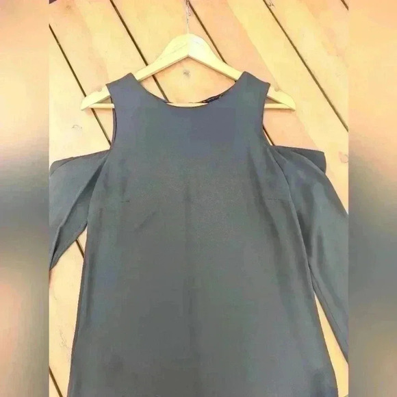 Ann Taylor Green Cut Out Blouse - size Small - Picture 1 of 6